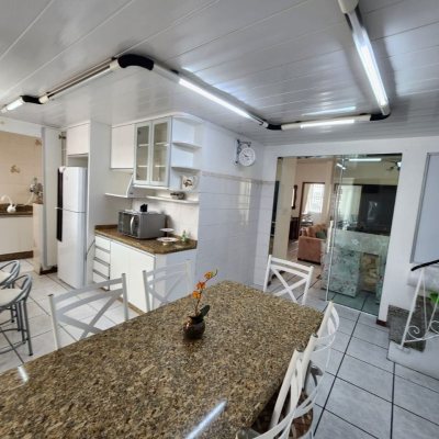 Casa Residencial com 105m², 5 quartos, no bairro Estreito em Florianópolis