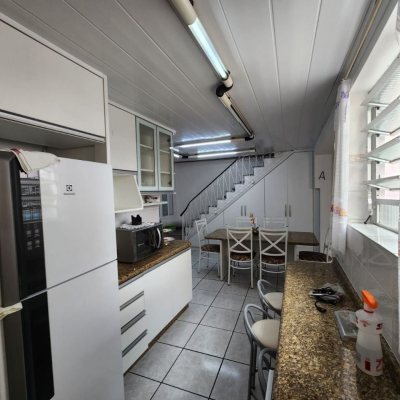 Casa Residencial com 105m², 5 quartos, no bairro Estreito em Florianópolis