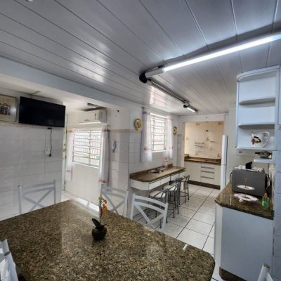 Casa Residencial com 105m², 5 quartos, no bairro Estreito em Florianópolis