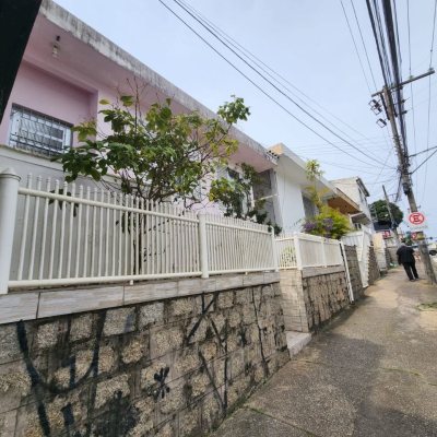 Casa Residencial com 105m², 5 quartos, no bairro Estreito em Florianópolis