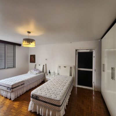 Casa Residencial com 105m², 5 quartos, no bairro Estreito em Florianópolis