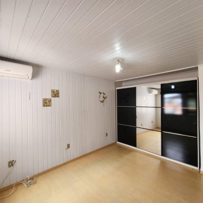 Casa Residencial com 105m², 5 quartos, no bairro Estreito em Florianópolis