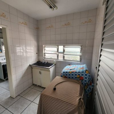 Casa Residencial com 105m², 5 quartos, no bairro Estreito em Florianópolis