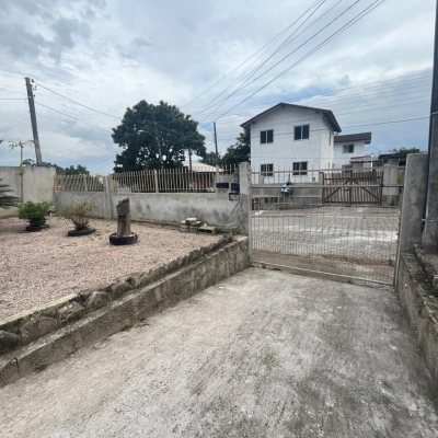 Casa Residencial com 64m², 2 quartos, 2 garagens, no bairro Forquilhas em São José