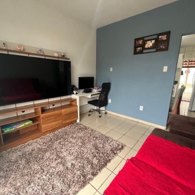 Casa Residencial com 64m², 2 quartos, 2 garagens, no bairro Forquilhas em São José