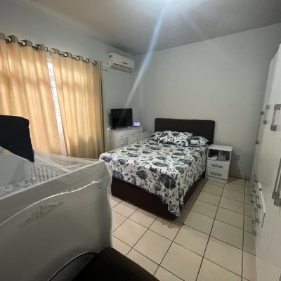 Casa Residencial com 64m², 2 quartos, 2 garagens, no bairro Forquilhas em São José