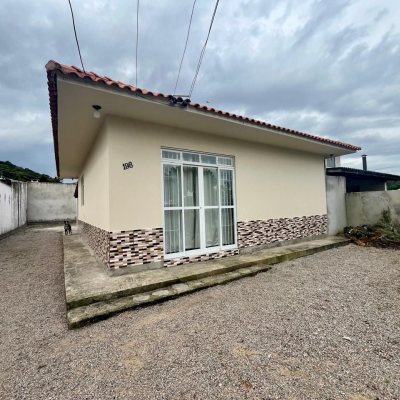 Casa Residencial com 64m², 2 quartos, 2 garagens, no bairro Forquilhas em São José