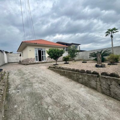 Casa Residencial com 64m², 2 quartos, 2 garagens, no bairro Forquilhas em São José