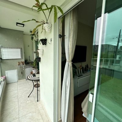 Apartamentos com 63m², 2 quartos, 1 suíte, 1 garagem, no bairro Pagani em Palhoça