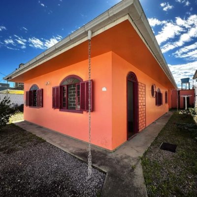 Casa Residencial com 131m², 4 quartos, 4 garagens, no bairro Aririu em Palhoça
