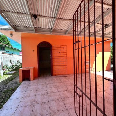 Casa Residencial com 131m², 4 quartos, 4 garagens, no bairro Aririu em Palhoça