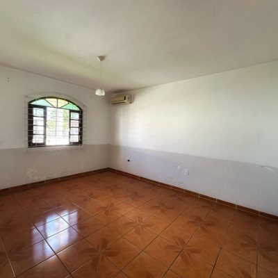 Casa Residencial com 131m², 4 quartos, 4 garagens, no bairro Aririu em Palhoça