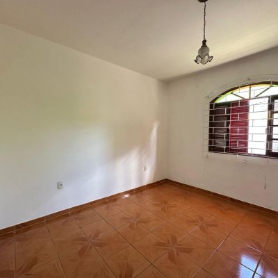 Casa Residencial com 131m², 4 quartos, 4 garagens, no bairro Aririu em Palhoça