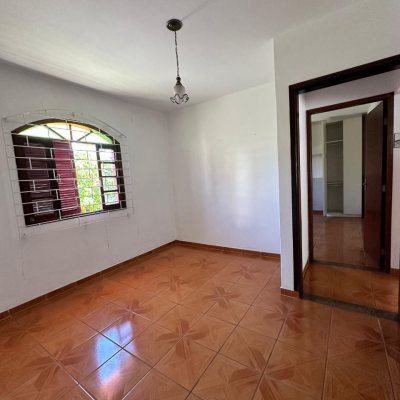 Casa Residencial com 131m², 4 quartos, 4 garagens, no bairro Aririu em Palhoça