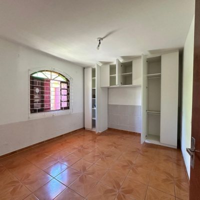 Casa Residencial com 131m², 4 quartos, 4 garagens, no bairro Aririu em Palhoça