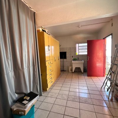 Casa Residencial com 131m², 4 quartos, 4 garagens, no bairro Aririu em Palhoça