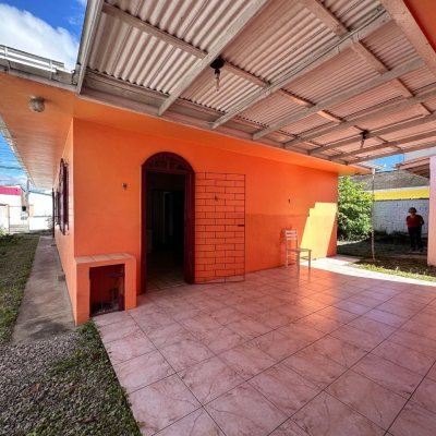 Casa Residencial com 131m², 4 quartos, 4 garagens, no bairro Aririu em Palhoça