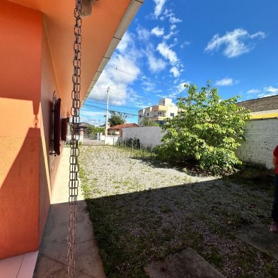 Casa Residencial com 131m², 4 quartos, 4 garagens, no bairro Aririu em Palhoça