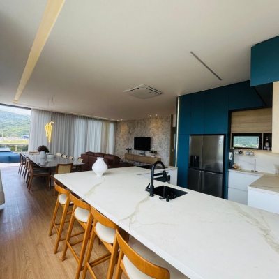 Cobertura com 294m², 3 quartos, 3 suítes, 2 garagens, no bairro Campeche em Florianópolis