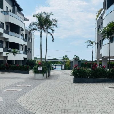 Cobertura com 294m², 3 quartos, 3 suítes, 2 garagens, no bairro Campeche em Florianópolis