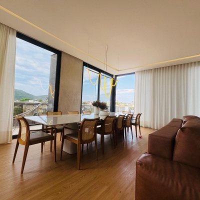 Cobertura com 294m², 3 quartos, 3 suítes, 2 garagens, no bairro Campeche em Florianópolis