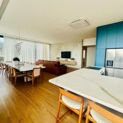 Cobertura com 294m², 3 quartos, 3 suítes, 2 garagens, no bairro Campeche em Florianópolis