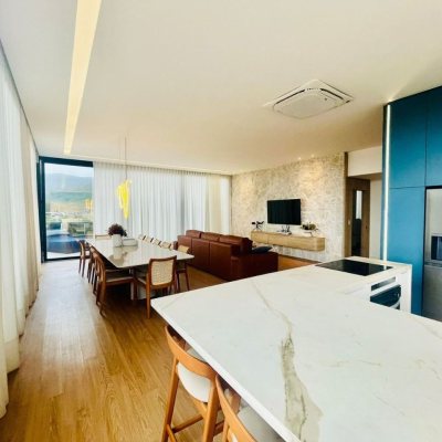Cobertura com 294m², 3 quartos, 3 suítes, 2 garagens, no bairro Campeche em Florianópolis