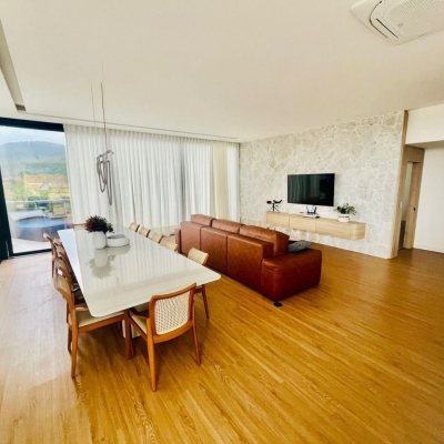 Cobertura com 294m², 3 quartos, 3 suítes, 2 garagens, no bairro Campeche em Florianópolis