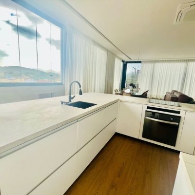 Cobertura com 294m², 3 quartos, 3 suítes, 2 garagens, no bairro Campeche em Florianópolis