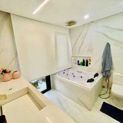 Cobertura com 294m², 3 quartos, 3 suítes, 2 garagens, no bairro Campeche em Florianópolis