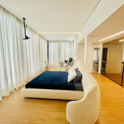 Cobertura com 294m², 3 quartos, 3 suítes, 2 garagens, no bairro Campeche em Florianópolis