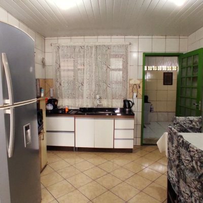 Casa Residencial com 188m², 4 quartos, 4 garagens, no bairro Forquilhas em São José