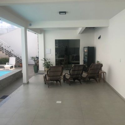Casa Residencial/Comercial com 400m², 2 garagens, no bairro Bela Vista em Palhoça