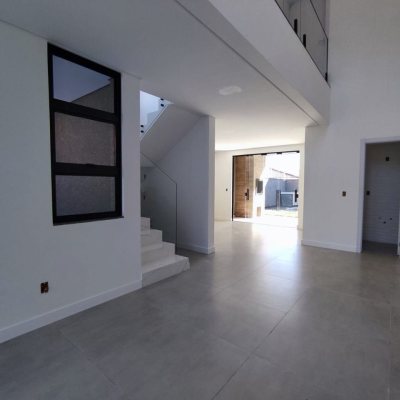 Casa Residencial com 172m², 3 quartos, 3 suítes, 2 garagens, no bairro Ingleses do Rio Vermelho em Florianópolis