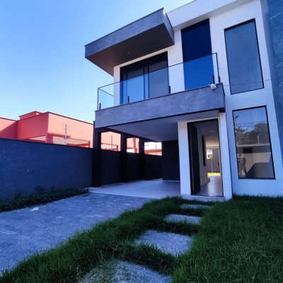 Casa Residencial com 172m², 3 quartos, 3 suítes, 2 garagens, no bairro Ingleses do Rio Vermelho em Florianópolis
