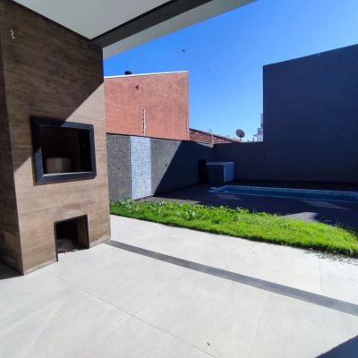 Casa Residencial com 172m², 3 quartos, 3 suítes, 2 garagens, no bairro Ingleses do Rio Vermelho em Florianópolis