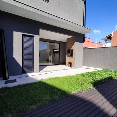 Casa Residencial com 172m², 3 quartos, 3 suítes, 2 garagens, no bairro Ingleses do Rio Vermelho em Florianópolis