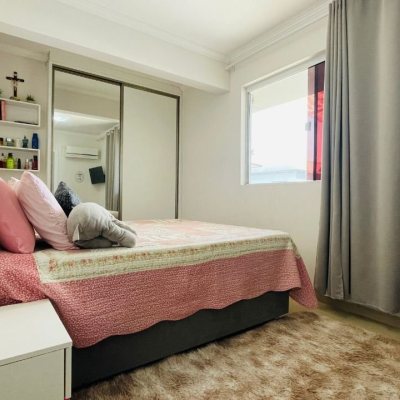 Cobertura com 180m², 3 quartos, 2 suítes, 2 garagens, no bairro Ingleses do Rio Vermelho em Florianópolis