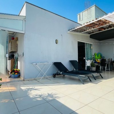 Cobertura com 180m², 3 quartos, 2 suítes, 2 garagens, no bairro Ingleses do Rio Vermelho em Florianópolis