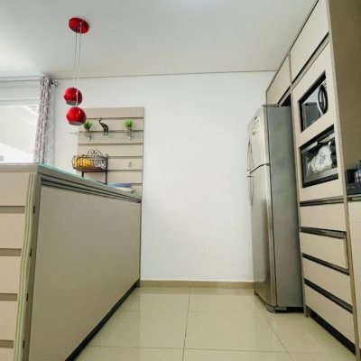Cobertura com 180m², 3 quartos, 2 suítes, 2 garagens, no bairro Ingleses do Rio Vermelho em Florianópolis