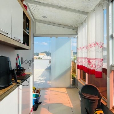 Cobertura com 180m², 3 quartos, 2 suítes, 2 garagens, no bairro Ingleses do Rio Vermelho em Florianópolis