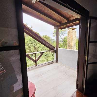 Casa Residencial com 194m², 3 quartos, 2 suítes, 4 garagens, no bairro Cachoeira Do Bom Jesus em Florianópolis