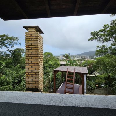 Casa Residencial com 194m², 3 quartos, 2 suítes, 4 garagens, no bairro Cachoeira Do Bom Jesus em Florianópolis