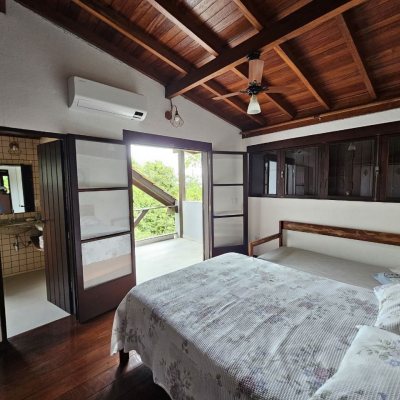 Casa Residencial com 194m², 3 quartos, 2 suítes, 4 garagens, no bairro Cachoeira Do Bom Jesus em Florianópolis