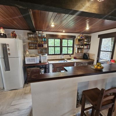 Casa Residencial com 194m², 3 quartos, 2 suítes, 4 garagens, no bairro Cachoeira Do Bom Jesus em Florianópolis