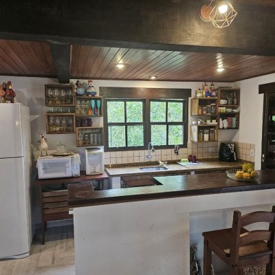 Casa Residencial com 194m², 3 quartos, 2 suítes, 4 garagens, no bairro Cachoeira Do Bom Jesus em Florianópolis