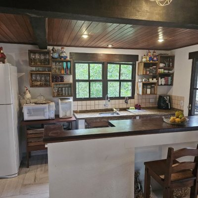 Casa Residencial com 194m², 3 quartos, 2 suítes, 4 garagens, no bairro Cachoeira Do Bom Jesus em Florianópolis