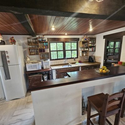 Casa Residencial com 194m², 3 quartos, 2 suítes, 4 garagens, no bairro Cachoeira Do Bom Jesus em Florianópolis