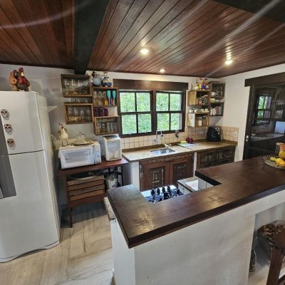 Casa Residencial com 194m², 3 quartos, 2 suítes, 4 garagens, no bairro Cachoeira Do Bom Jesus em Florianópolis