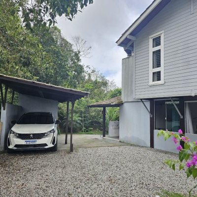 Casa Residencial com 194m², 3 quartos, 2 suítes, 4 garagens, no bairro Cachoeira Do Bom Jesus em Florianópolis
